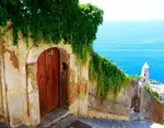 This tiny gem on the Amalfi Coast is packed with a whole lot of wonderful. Make sure that Praiano is added to your Amalfi Coast Bucket List.