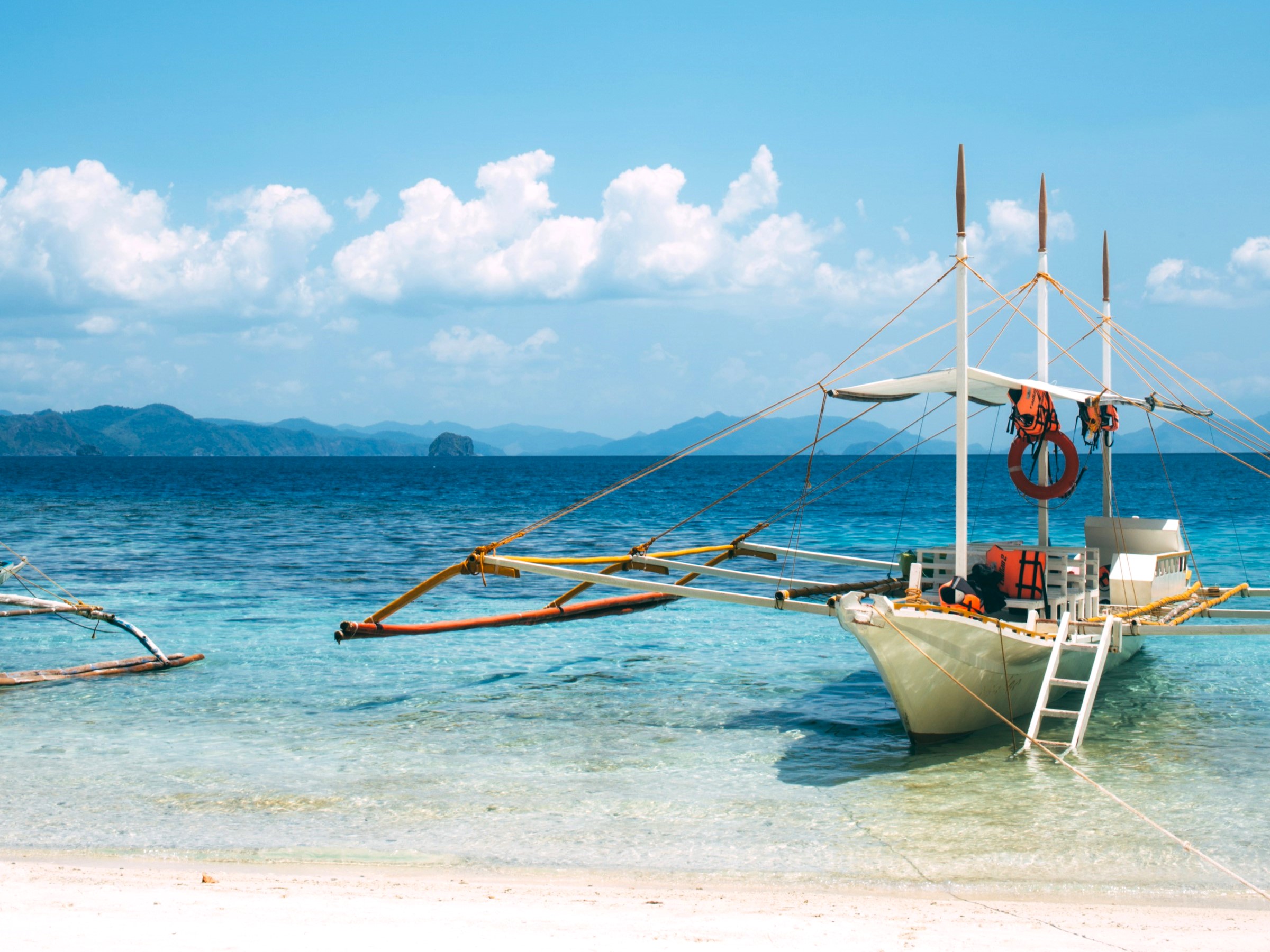 A stunning clear water beach in El Nido, Palawan, Philippines
