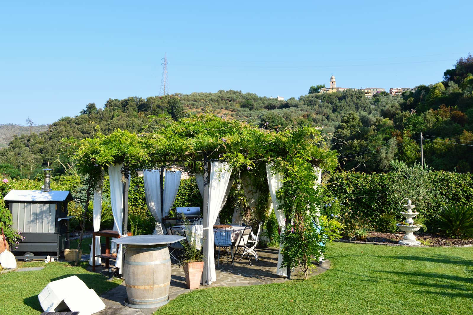 The garden area of the Villa Valentina guesthouse in Levanto