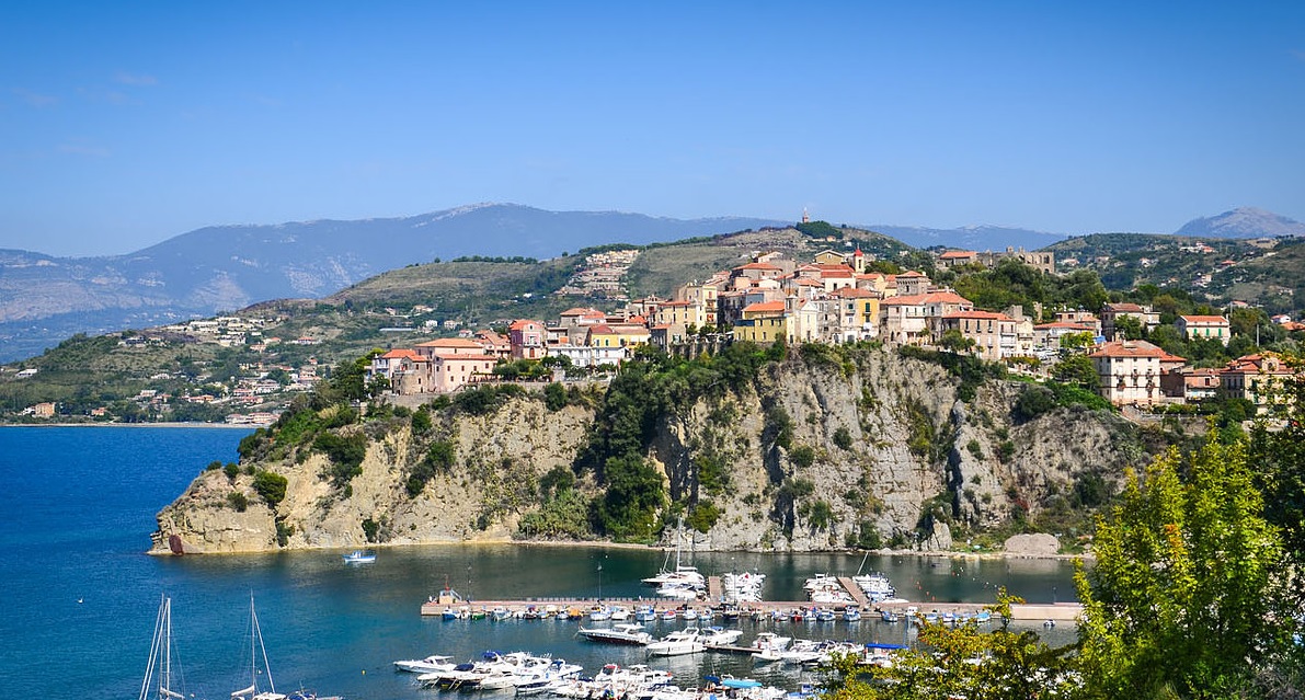 Beautiful beaches, a medieval hill-town and an ancient Greek city. Not many destinations can offer all that... Agropoli has it all though... and more.