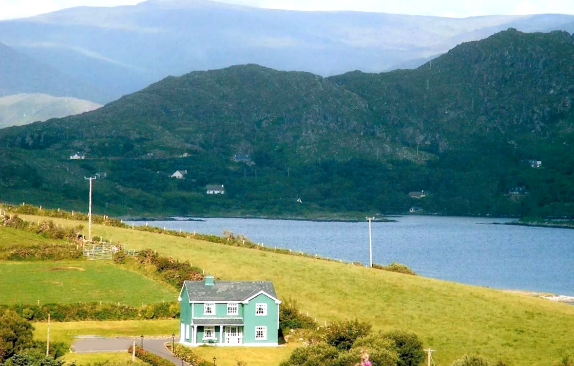 We assume the best: that when you visit the Ring of Kerry, you won’t be swamped by crowds. But that CAN happen… which is why you might want to hop one over, to the Beara peninsula. Not as mainstream. Just as pretty.