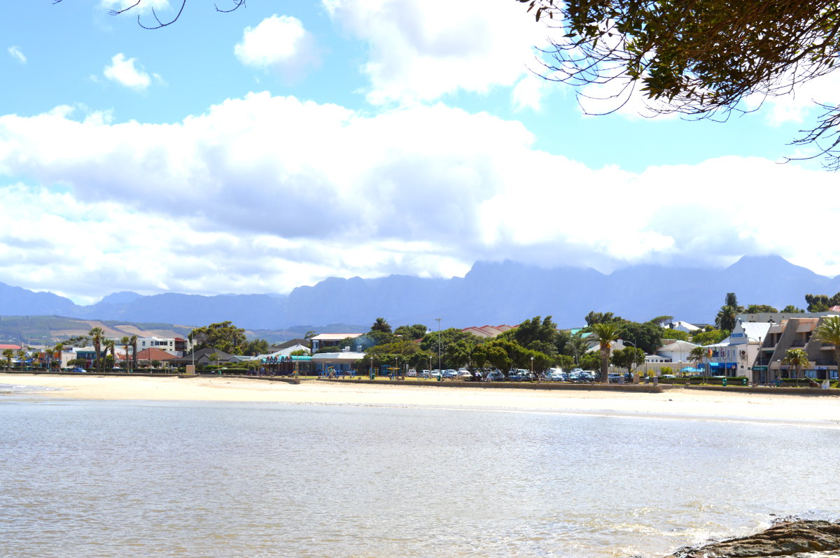 gordons-bay-main-beach.jpg
